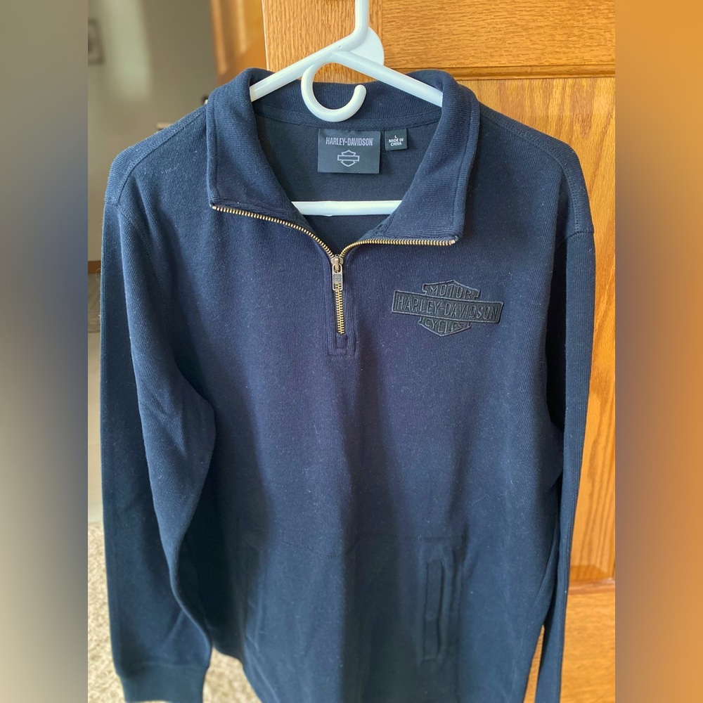NWOT Men’s Harley tshirt/sweatshirt
Solid Black.